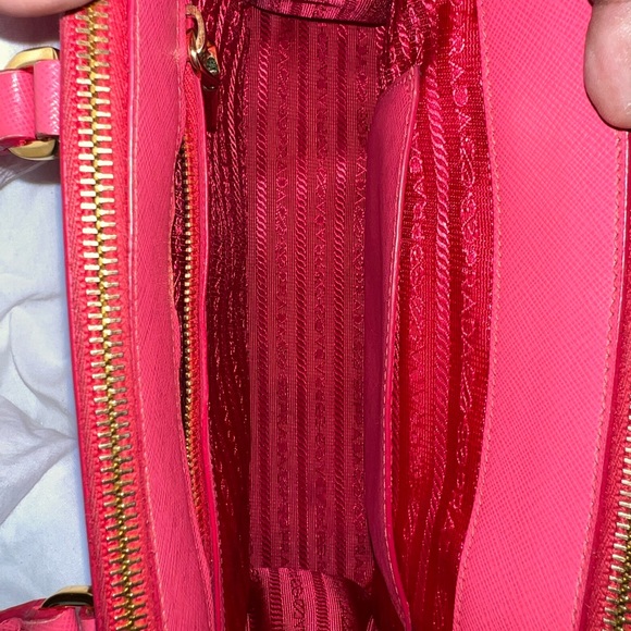 - Prada
Double Zip Lux Tote Saffiano Leather Medium - Picture 5 of 16